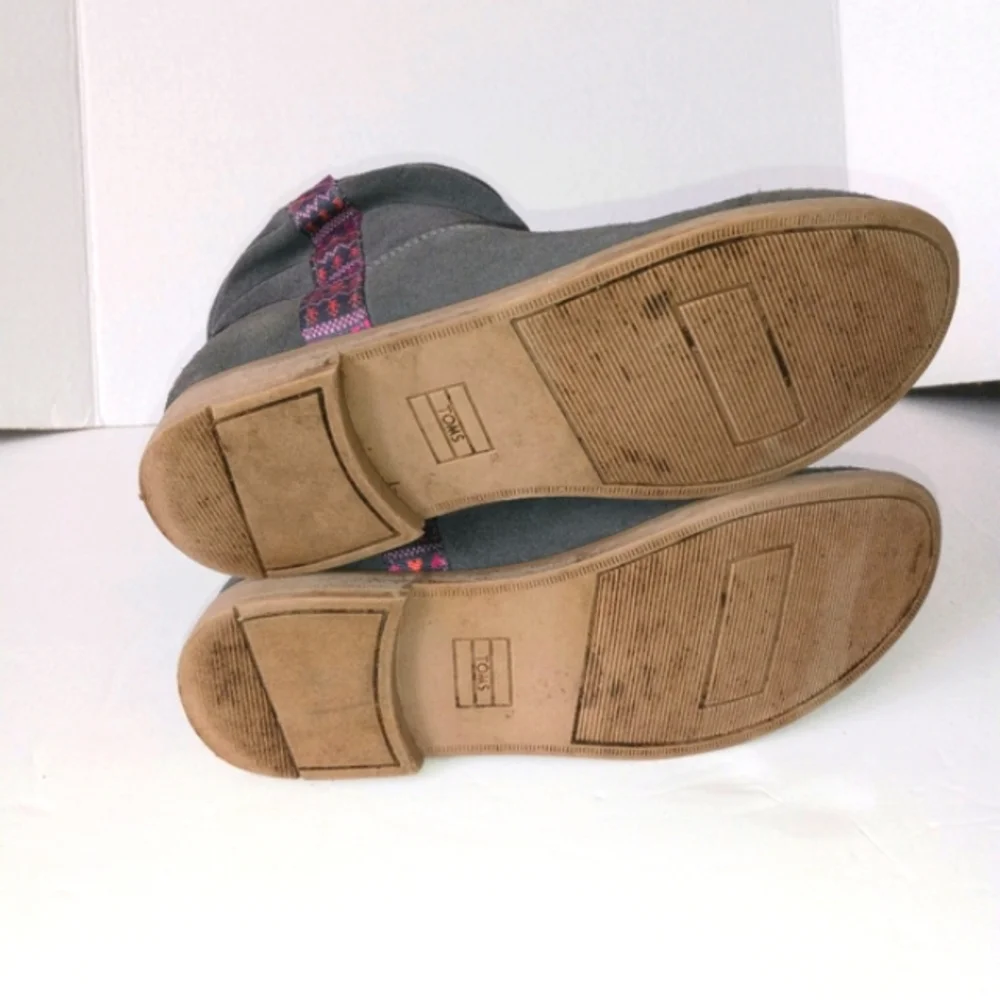 TOMS slouchy gray pull on Aztec detailed ankle boots size 4